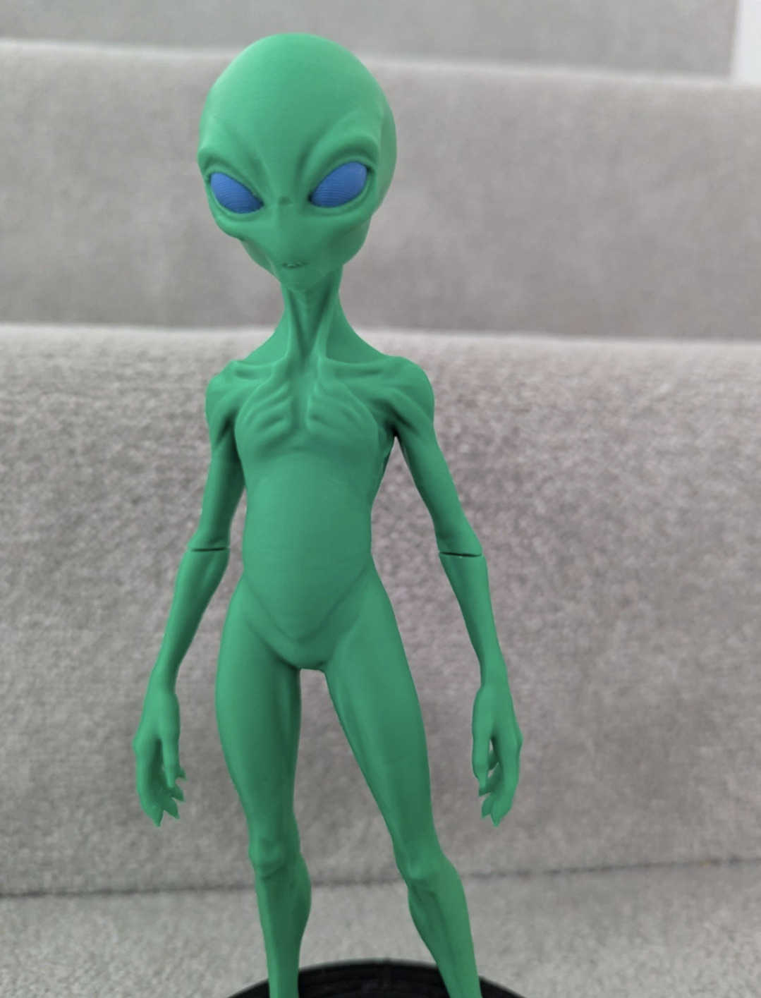 Green Alien Figurine 24cm Tall + Ornate Skull Stand– Sci-Fi Collectible UkSeller