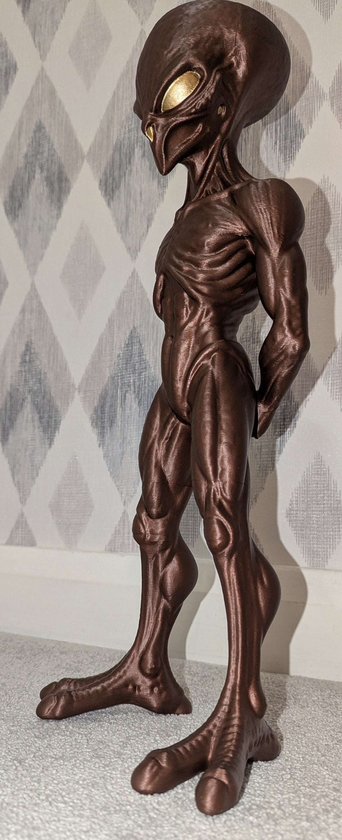 The Watcher -Exclusive Bronze & Gold Alien Statue – 47cm Tall & Hand painted model