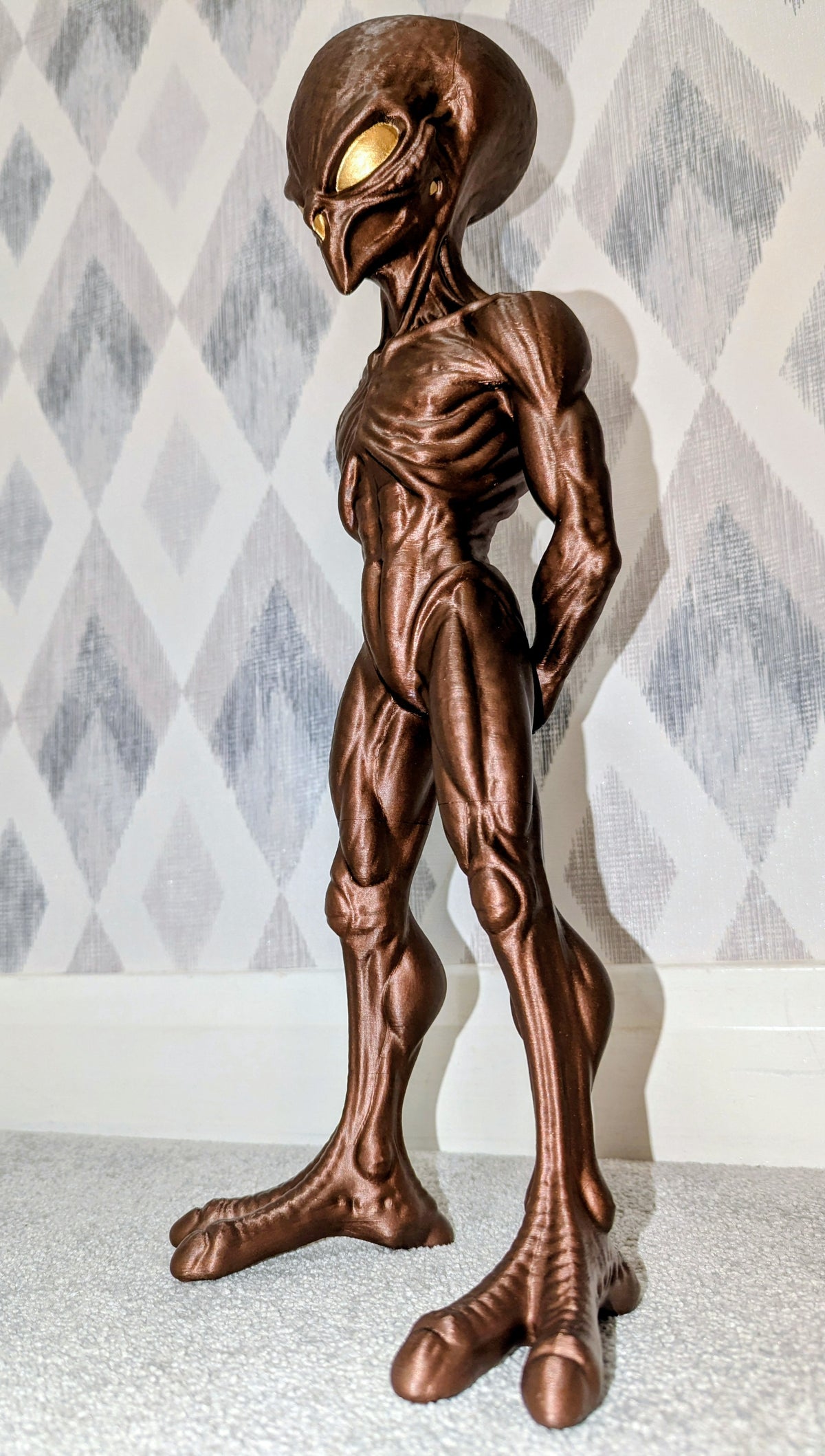 The Watcher -Exclusive Bronze & Gold Alien Statue – 47cm Tall & Hand painted model