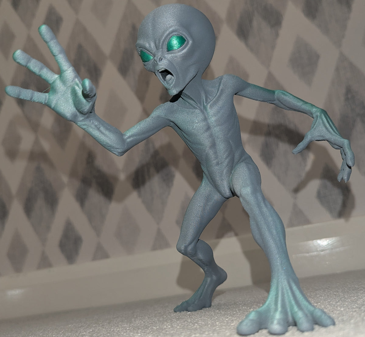 Grey Alien Figure – Standing Dynamic Pose – Custom Painted designs – Brand New