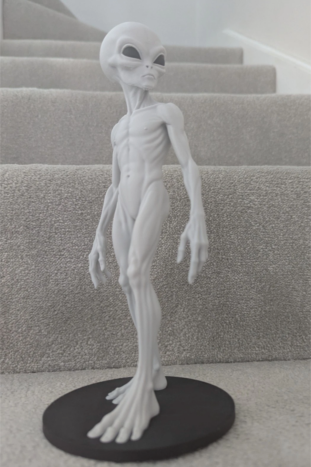 Gray Alien Watcher Figurine 24cm Tall On Stand – Sci-Fi - Detailed Sculpture
