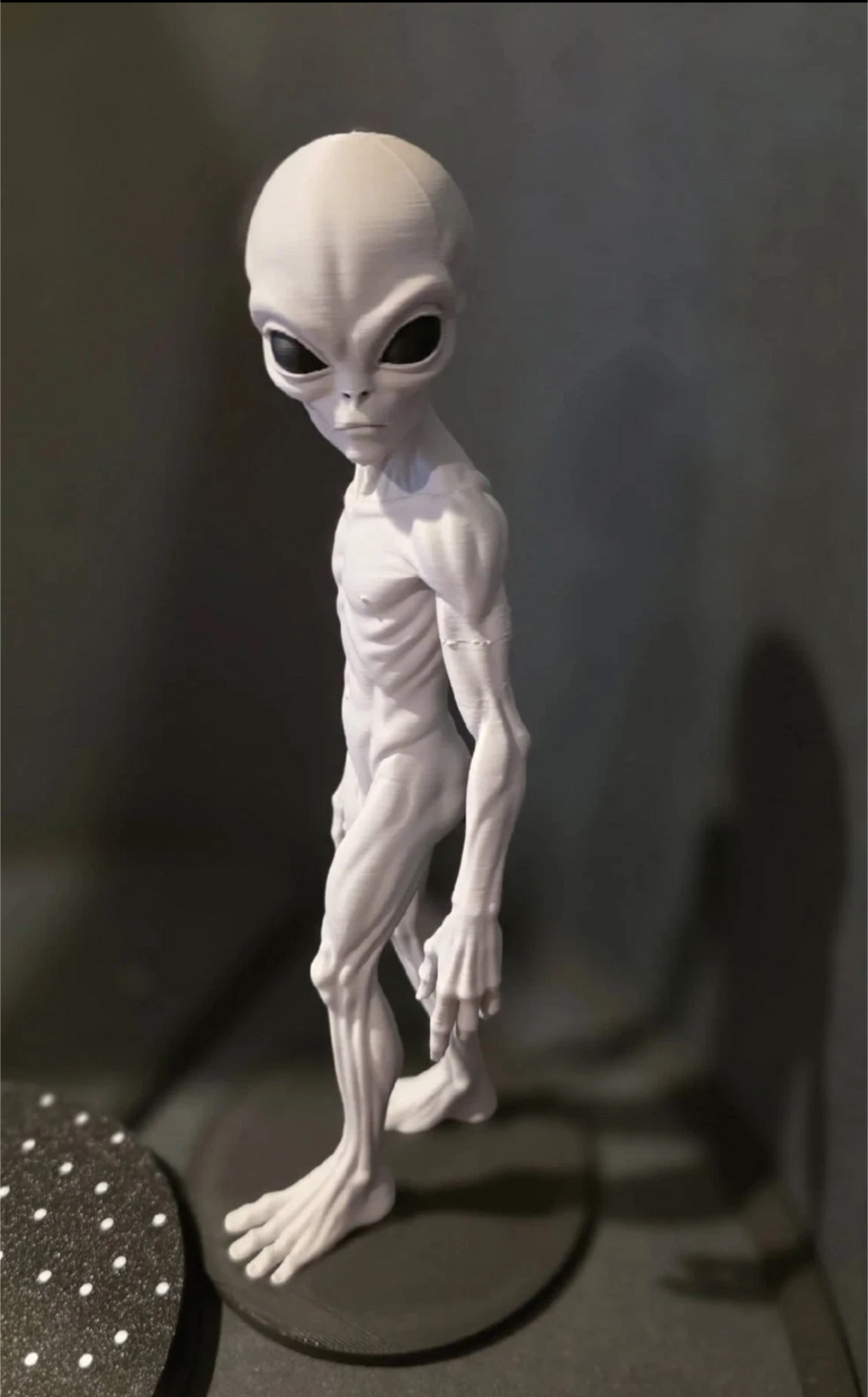 Gray Alien Watcher Figurine 24cm Tall On Stand – Sci-Fi - Detailed Sculpture