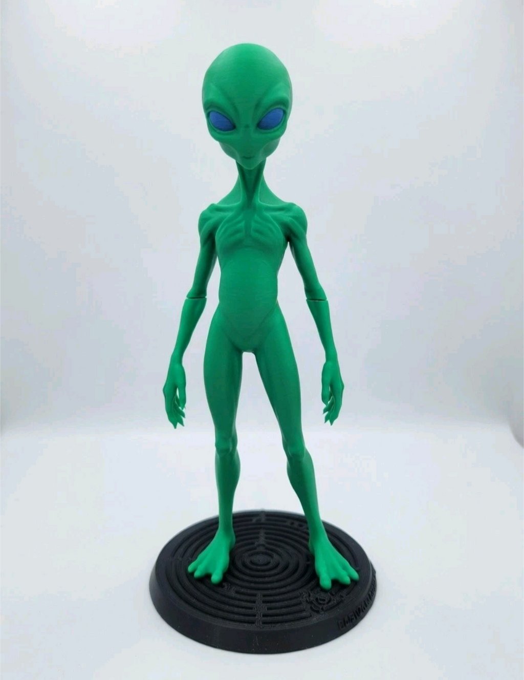Green Alien Figurine 24cm Tall + Ornate Skull Stand– Sci-Fi Collectible UkSeller