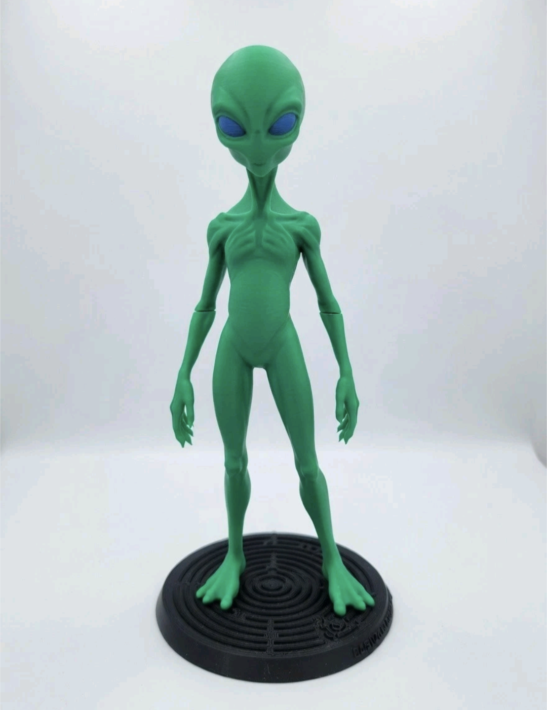 Green Alien Figurine 24cm Tall + Ornate Skull Stand– Sci-Fi Collectible UkSeller