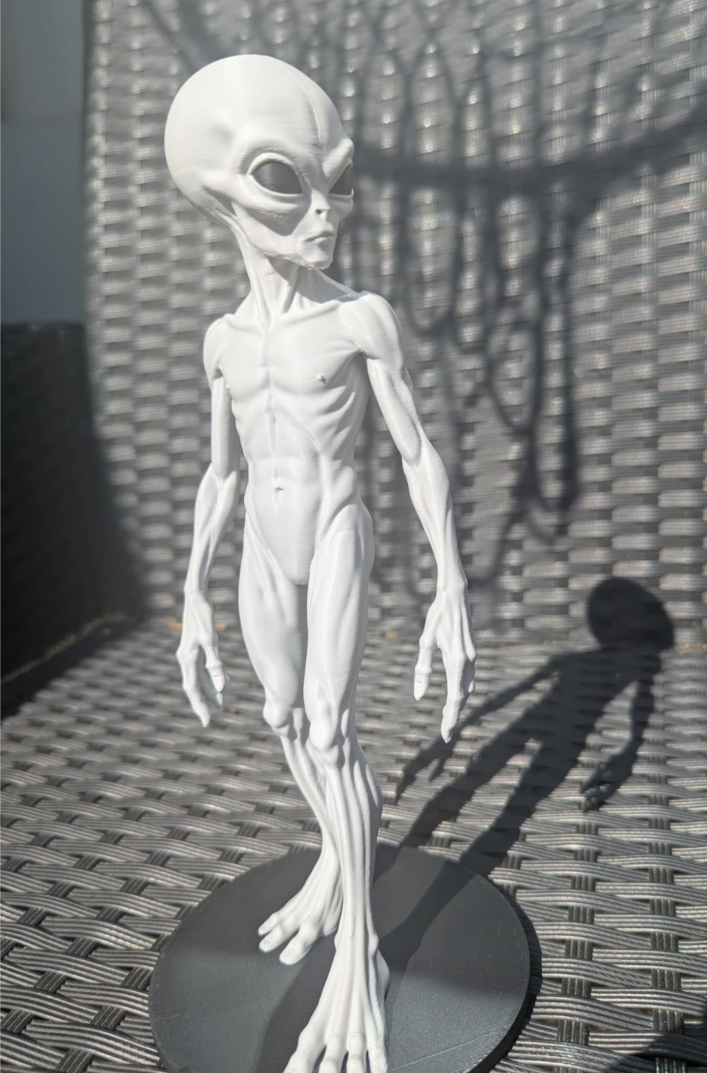 Gray Alien Watcher Figurine 24cm Tall On Stand – Sci-Fi - Detailed Sculpture