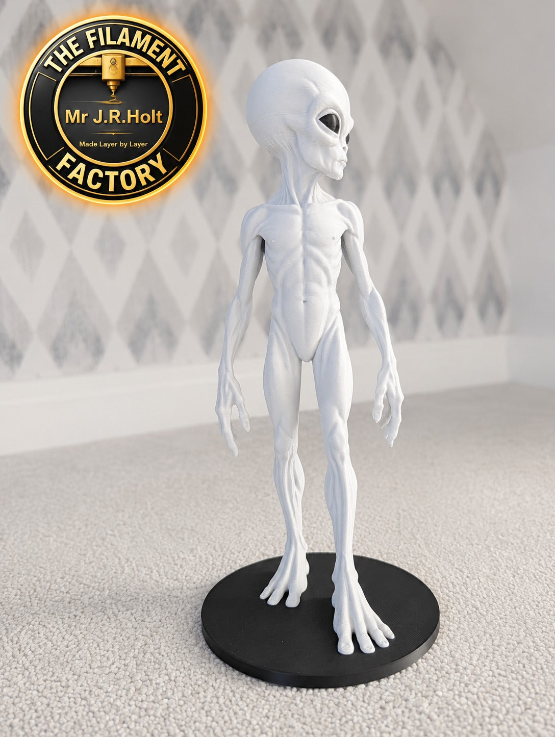 Gray Alien Watcher Figurine 24cm Tall On Stand – Sci-Fi - Detailed Sculpture