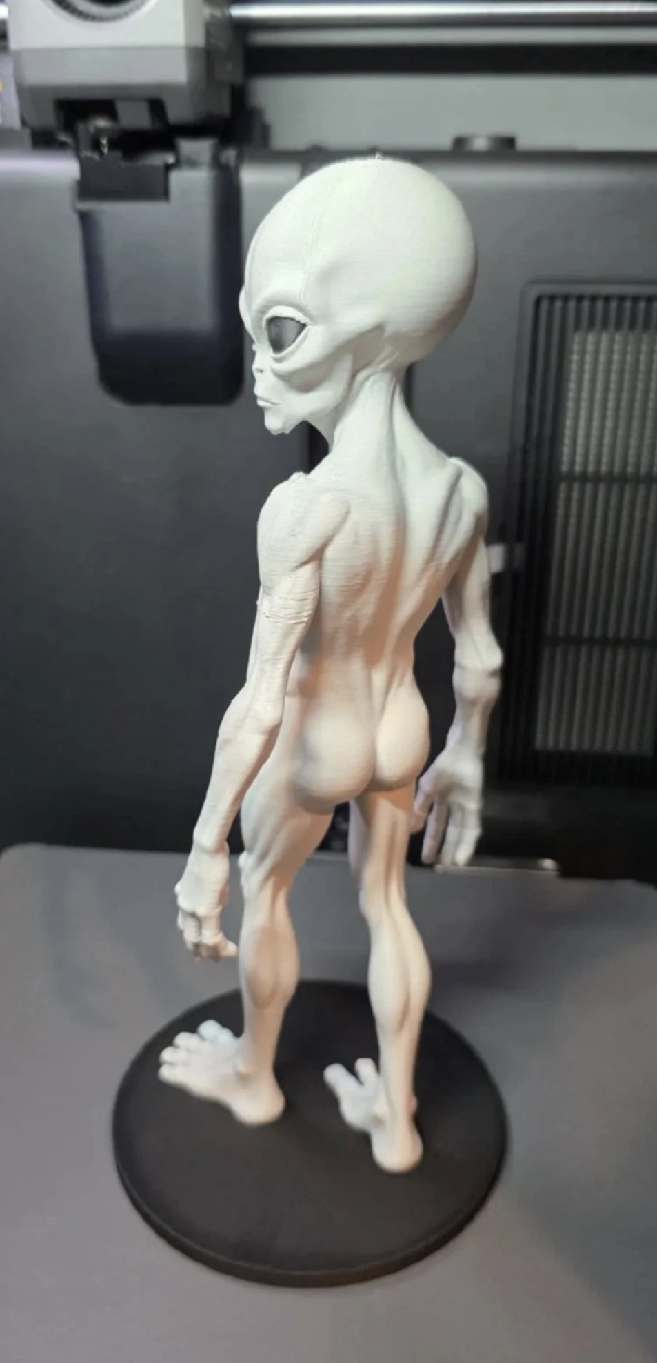Gray Alien Watcher Figurine 24cm Tall On Stand – Sci-Fi - Detailed Sculpture