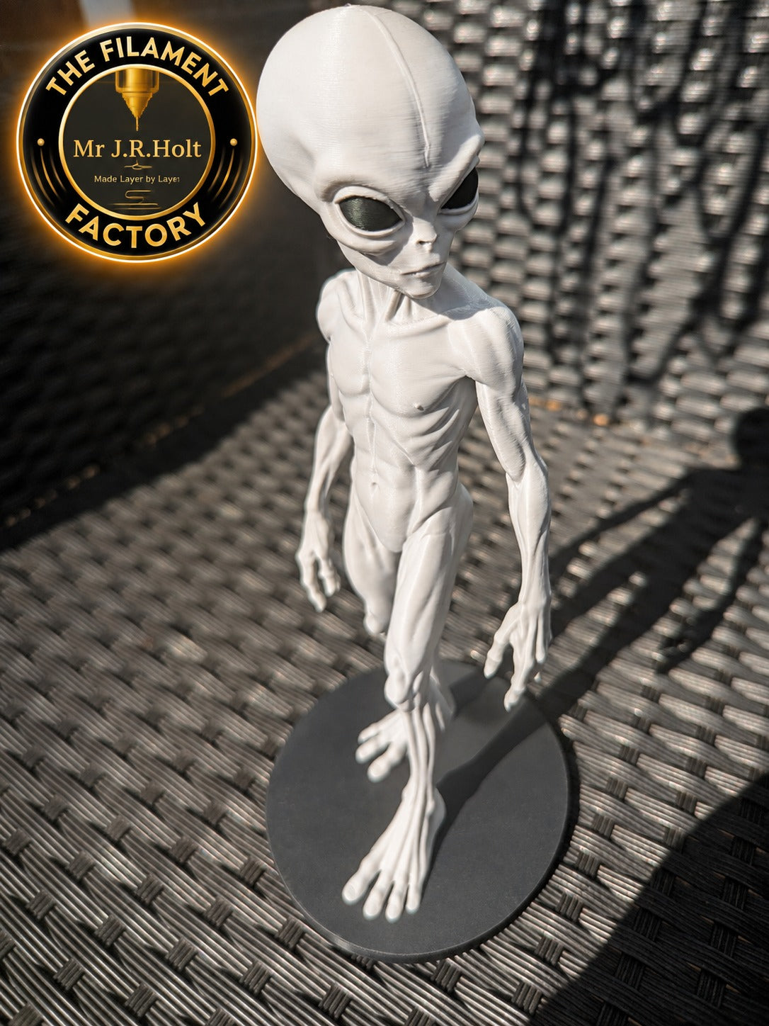 Gray Alien Watcher Figurine 24cm Tall On Stand – Sci-Fi - Detailed Sculpture